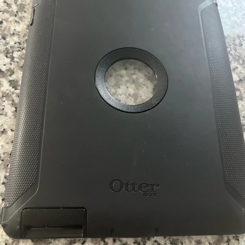 Used black otterbox protective case - iPad second generation